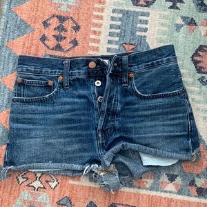 Madewell The Dad Jean Short Size 24. Super cute on!!